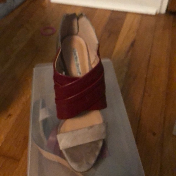 Sandals - Picture 2 of 5